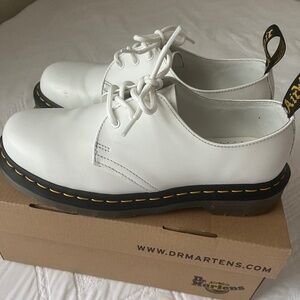 Dr. Marten Smooth White Oxford Iced Sole Size 8
